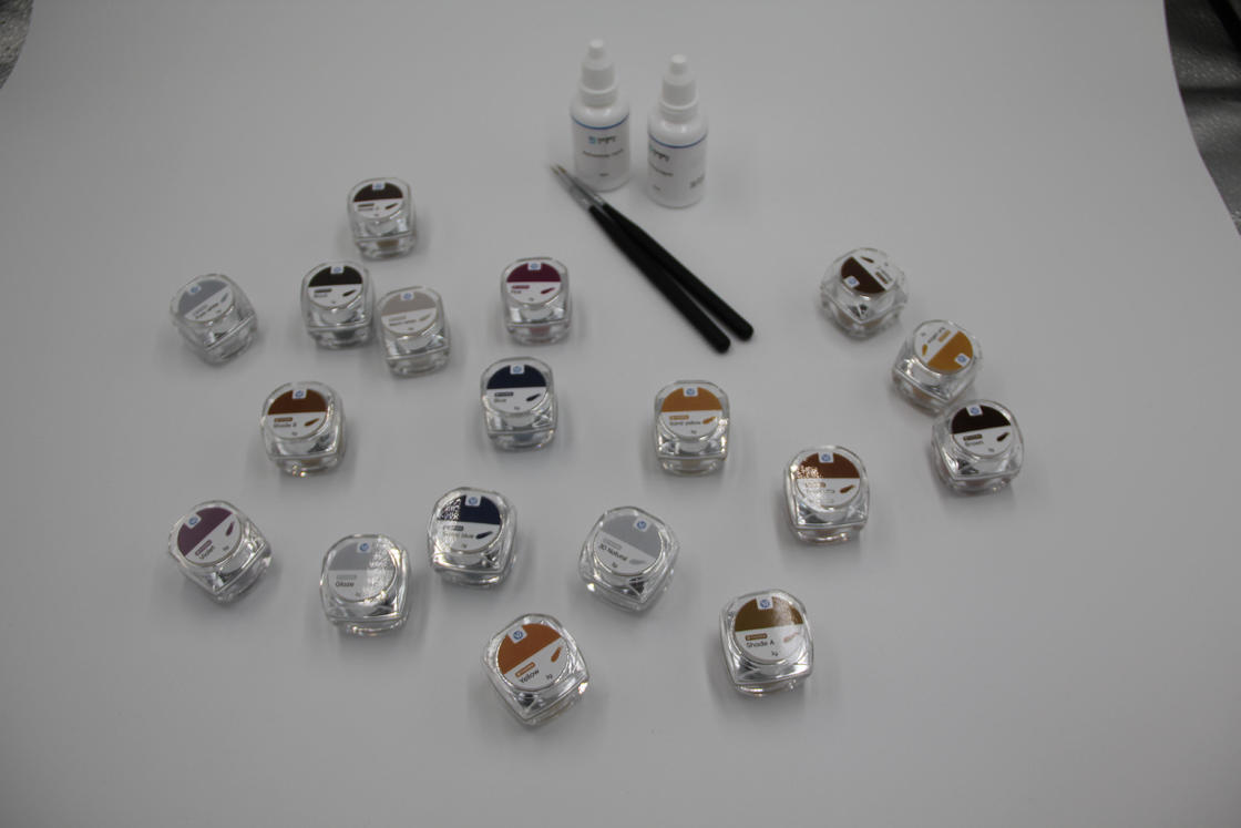 युसेरा डेंटल लैब एसेंशियल्स 18-कलर सिरेमिक ज़िरकोनिया स्टेनिंग और ग्लेज़िंग किट कस्टमाइज्ड दांतों के लिए