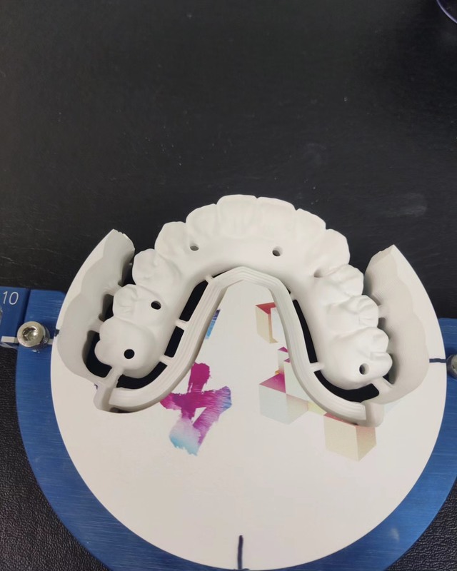 युसेरा 4डी प्रो 95 मिमी डेंटल ज़िरकोनिया ब्लॉक सटीक आयाम विभिन्न प्रकार के दंत पुनर्स्थापना समाधानों के लिए उपयुक्त